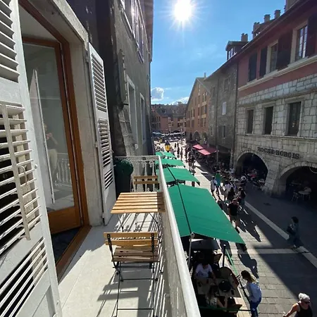 Le Balcon De La Vieille Apartment